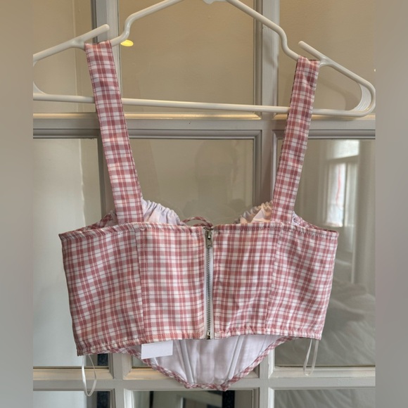 Cute Editorial short pink top - 25$ - Picture 2 of 3